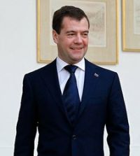 Медведев подписал закон об отсрочке призыва в армию выпускникам школ 