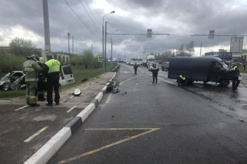 Восемь человек пострадали в столкновении &quot;ГАЗели&quot; и микроавтобуса Renault в Кстове