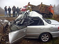 В Нижегородской области при столкновении иномарки с груженым КамАЗа погиб водитель легкового автомобиля 