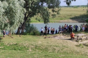 Водитель съехавшей в реку иномарки погиб в Нижегородской области