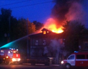 Пожар в деревянном жилом доме произошёл в ночь на 15 июня на Большой Печерской в Нижнем Новгороде