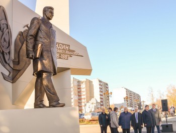  Памятник первому гендиректору АПЗ Павлу Пландину открыли в Арзамасе Нижегородской области