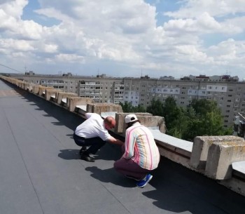 Крышу в дзержинской многоэтажке отремонтировали после вмешательства жилинспекции