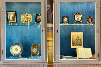 В музее «Усадьба Рукавишниковых» открылась выставка «Свет в тени войны» В музее «Усадьба Рукавишниковых» открылась выставка «Свет в тени войны»