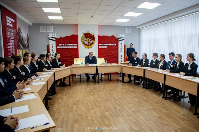 Денис Спирин рассказал чебоксарским старшеклассникам о Зое Космодемьянской во время "Разговоров о важном"