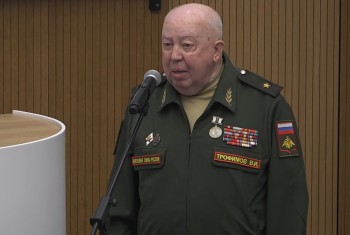 Радий Хабиров вручил медаль "За трудовую доблесть" Владимиру Трофимову Радий Хабиров вручил медаль "За трудовую доблесть" Владимиру Трофимову