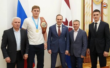 Али Ильясов из Мордовии взял первое за 11 лет для России золото в тяжёлом весе Али Ильясов из Мордовии взял первое за 11 лет для России золото в тяжёлом весе
