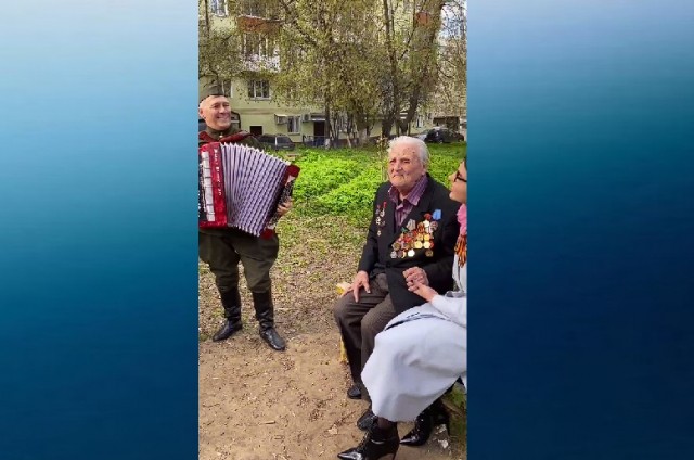 Волонтеры персонально поздравляют нижегородских ветеранов