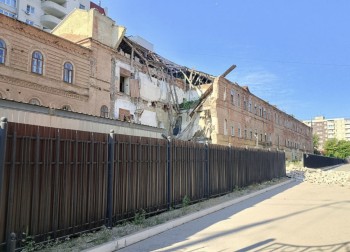 Казармы Деконского обрушились в Саратове Казармы Деконского обрушились в Саратове
