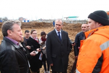 &quot;Сроки строительства очень сжатые, в сентябре мы должны вселить людей в новые квартиры&quot;, - Алексей Ладыков