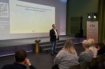 Александр Городецкий провел лекцию для социальных участковых