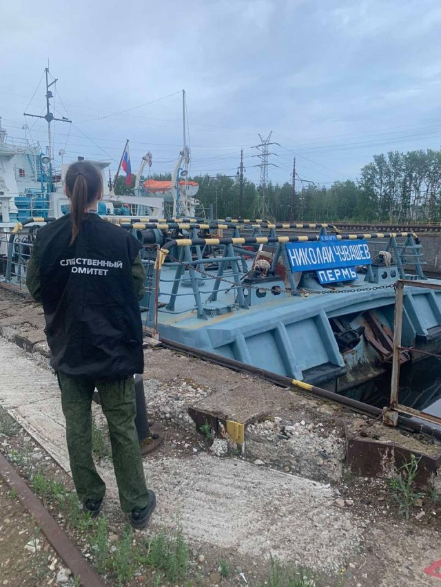 Судно врезалось в шлюз на гидросооружении в Пермском крае
