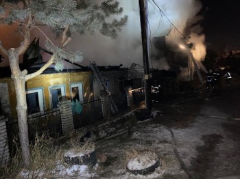 Пожар уничтожил два дома в Советском районе Нижнего Новгорода