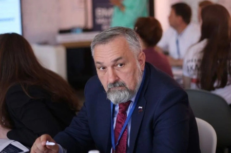 Интернет-конференция председателя комитета по градостроительному развитию ЗС НО Василия Суханова