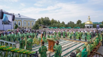 В день памяти преподобного Серафима Саровского в Свято-Троицком Серафимо-Дивеевском монастыре совершена праздничная Божественная литургия В день памяти преподобного Серафима Саровского в Свято-Троицком Серафимо-Дивеевском монастыре совершена праздничная Божественная литургия