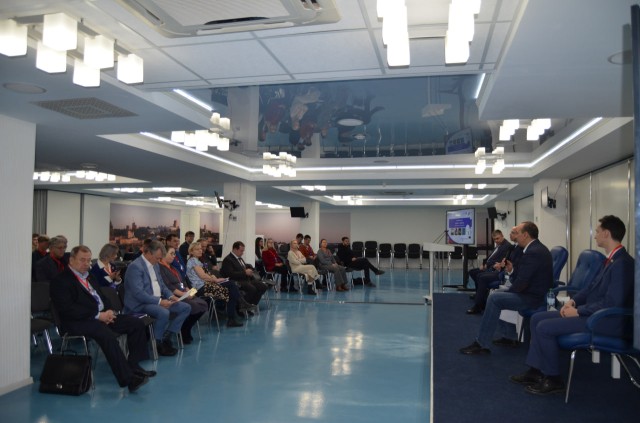 76 нижегородских предпринимателей приняли участие в конференции «Бизнес и власть: партнёры или конкуренты» 76 нижегородских предпринимателей приняли участие в конференции «Бизнес и власть: партнёры или конкуренты»