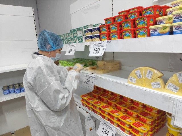 Фальсификат сыра и колбасы обнаружили в сети "Светофор" в Чувашии