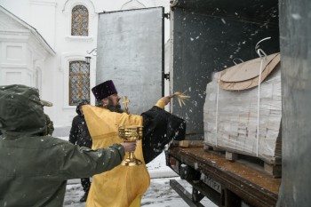 Три грузовика гумпомощи отправили из Нижегородской области участникам СВО