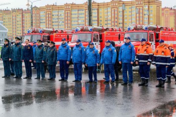 Ключи от новой техники вручили огнеборцам и спасателям Марий Эл Ключи от новой техники вручили огнеборцам и спасателям Марий Эл