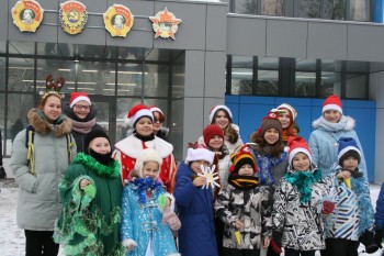 Участники Всероссийской акции "Российский детский Дед Мороз" поздравили сотрудников нижегородских заводов