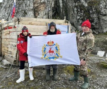 Фёдор Конюхов поднял флаг Нижегородской области над Антарктидой