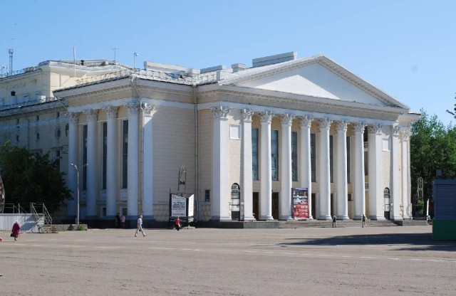 Подрядчик выплатил 15 млн рублей штрафа за срыв ремонта Кировского драмтеатра Подрядчик выплатил 15 млн рублей штрафа за срыв ремонта Кировского драмтеатра