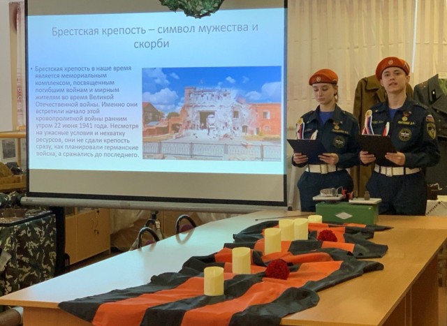 Школьники, побывавшие в Беларуси благодаря проекту «Уроки с путешествием», делятся впечатлениями с учениками младших классов Школьники, побывавшие в Беларуси благодаря проекту «Уроки с путешествием», делятся впечатлениями с учениками младших классов
