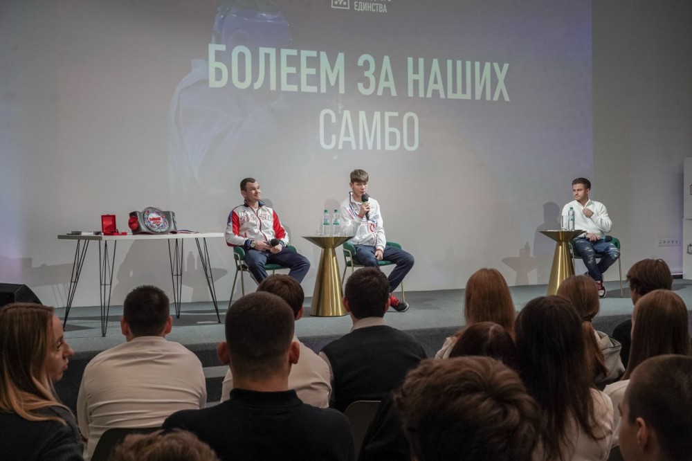 Чемпионы мира по самбо Артём и Александр Нестеровы встретились с нижегородскими школьниками в рамках проекта «Болеем за наших» Чемпионы мира по самбо Артём и Александр Нестеровы встретились с нижегородскими школьниками в рамках проекта «Болеем за наших»