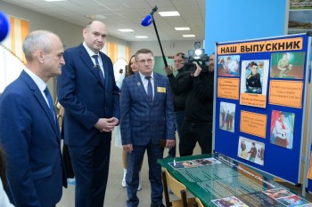 Оренбуржье дофинансирует создание мемориала бойцам СВО в Тюльганской школе Оренбуржье дофинансирует создание мемориала бойцам СВО в Тюльганской школе