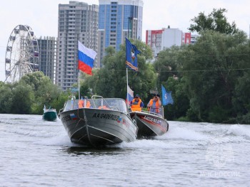 Пензенские спасатели отметили День России парадом катеров (ВИДЕО)