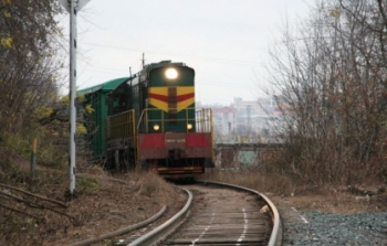 Две перебегавшие железнодорожные пути девушки погибли под колесами ремонтного поезда в Самарской области