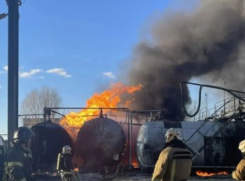 Ёмкости с нефтепродуктами вспыхнули в Оренбурге