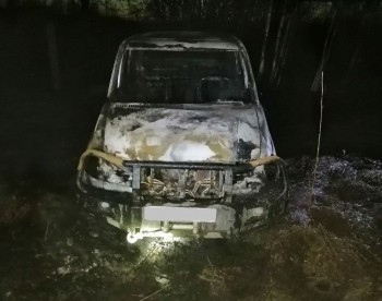Забуксовавший в грязи УАЗик в Нижегородской области сгорел из-за раскалившейся выхлопной системы