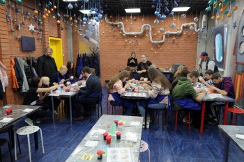Юные спортсмены из ДНР побывали на экскурсии на нижегородской фабрике елочных игрушек