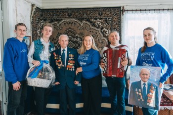 Волонтёры Победы поздравили с 100-летием ветерана Василия Курицына
