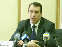 Сентюрин считает, что создание партийных правительств в регионах позволит усилить ответственность власти за принимаемые решения