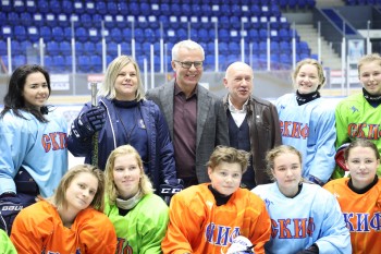 Вячеслав Фетисов встретился с воспитанницами нижегородского женского хоккейного клуба &quot;СКИФ&quot;