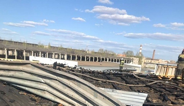 Здание мебельной фабрики загорелось в Нижнем Новгороде