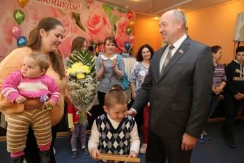 Сертификаты на получение материальной поддержки вручены многодетным семьям на Бору Нижегородской области