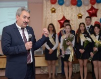 Леонид Черкесов и Алексей Ладыков поздравили чебоксарских выпускников с окончанием школы и напутствовали их перед экзаменами