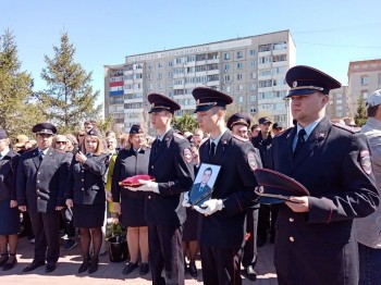 Оренбуржье простилось в убитым полицейским Никитой Гнусиным