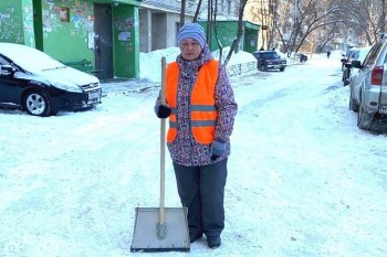 Дворника в Нижнем Новгороде по просьбе жителей наградили за уборку во время снегопада