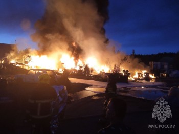 Пожар на площадке утилизации отходов тушат в Нижнем Новгороде