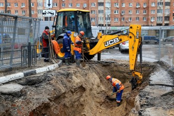 Водопровод начали ремонтировать на улице Студеной