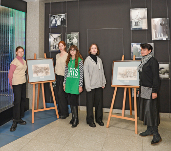 Выставка работ учащихся Арзамасской детской художественной школы открылась в проходной АПЗ