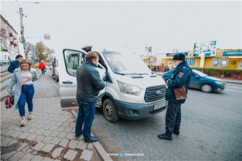 Новых нарушителей масочного режима продолжают выявлять в магазинах и на остановках Чебоксар