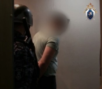 Вооруженный ножом мужчина держал взаперти в нижегородской квартире сожительницу и малолетнего ребенка