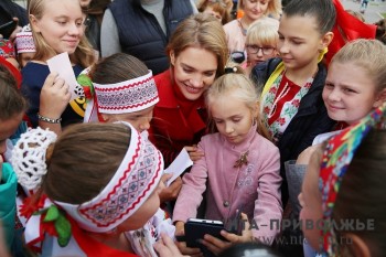 Наталья Водянова открыла после реконструкции инклюзивную детскую площадку в парке имени 777-летия Нижнего Новгорода