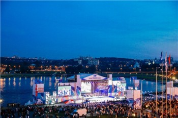 Главный сценический комплекс Чебоксар монтируют на Певческом поле