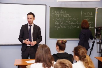 Замгубернатора Нижегородской области Давид Мелик-Гусейнов провел &quot;урок здоровья&quot; в гимназии №1 